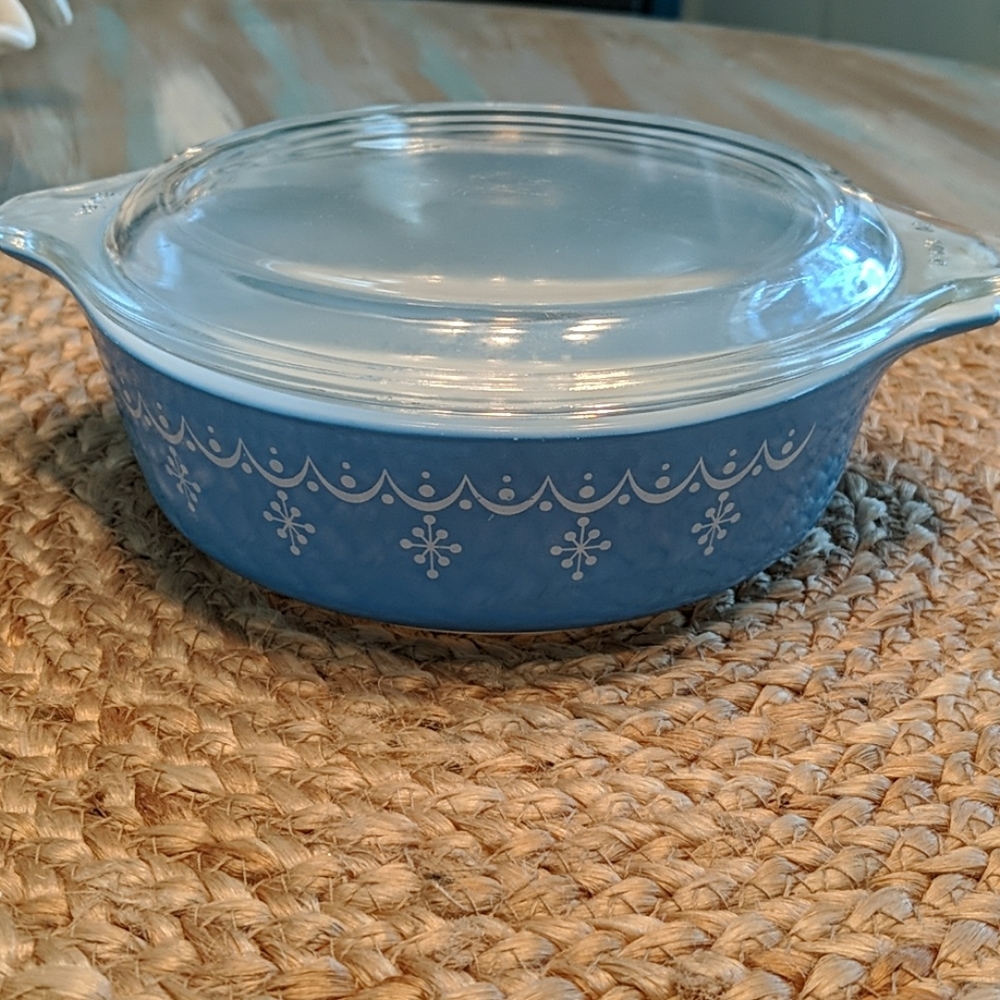 Pyrex snowflake small casserole
